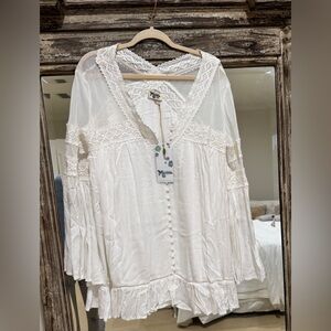 NWT/ super cute SHOW ME YOUR MUMU white lace cover up